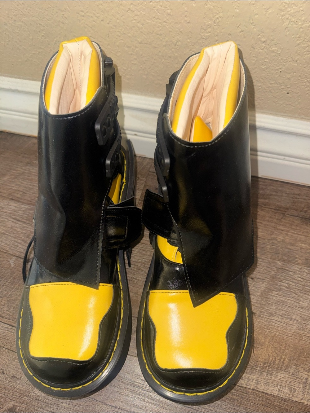 20471120 ski boots bumblebee